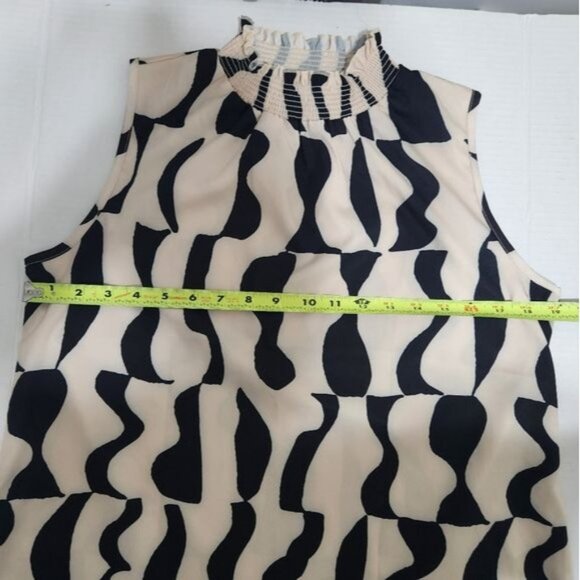 Chic Summer Elegance: Shirred High-Neck Striped Tank Top - Picture 6 of 7